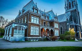 Hotel Chateau Cran Chaud Chicoutimi